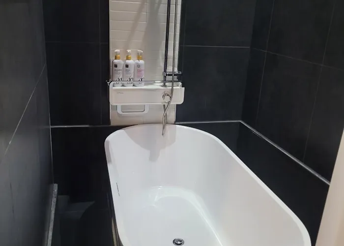 Starhills Hotel *